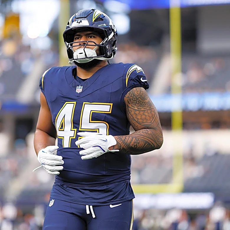 Chargers EDGE Tuli Tuipulotu in full pads, making plays