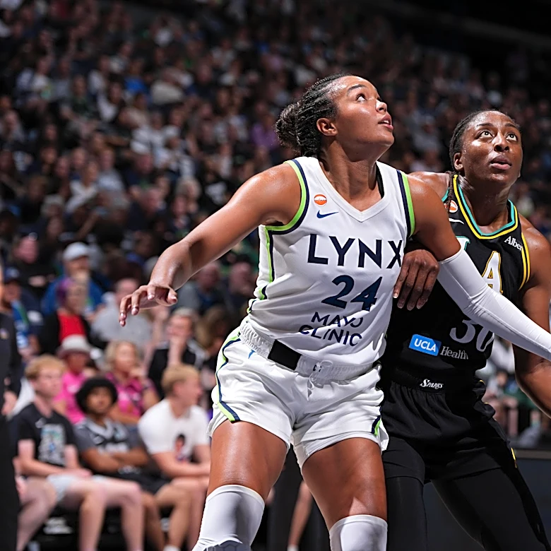 Late rally lifts Sparks over Lynx