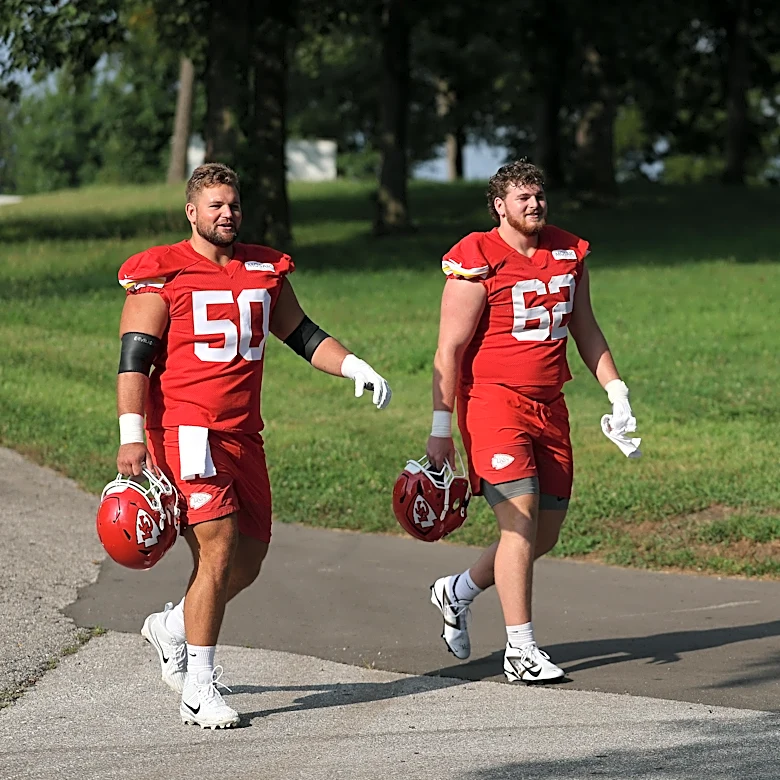 Chiefs training camp notebook Day 9: Kahlil Benson plays right guard