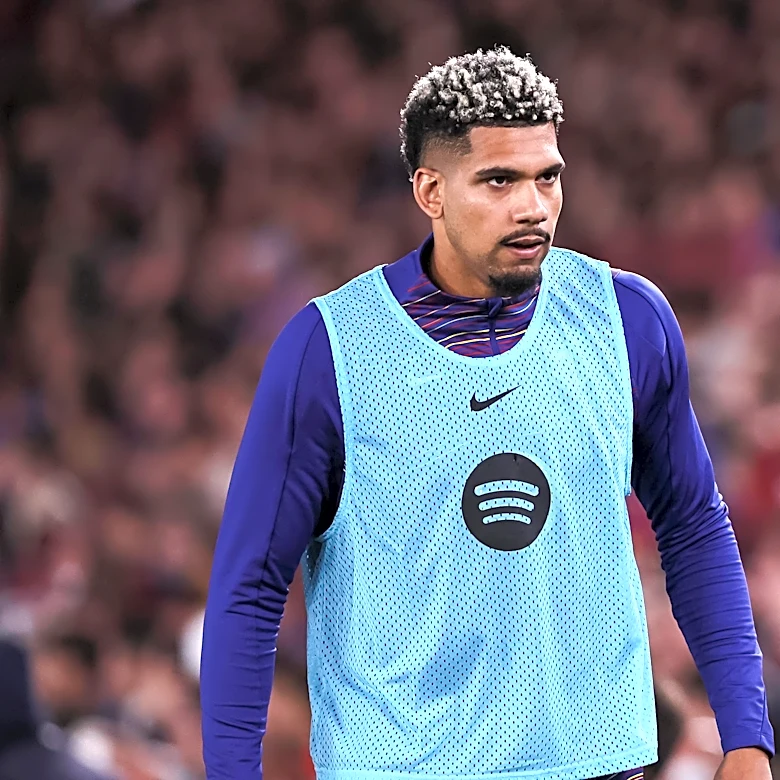Barcelona center-back Ronald Araujo set to join Liverpool on loan