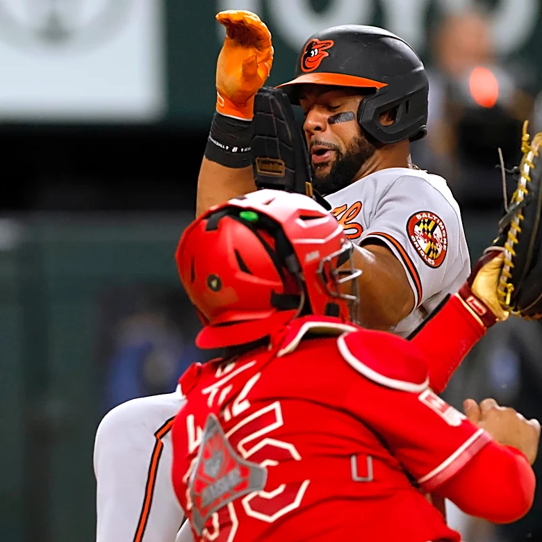Late call costs Orioles in 2-1 loss to Rangers