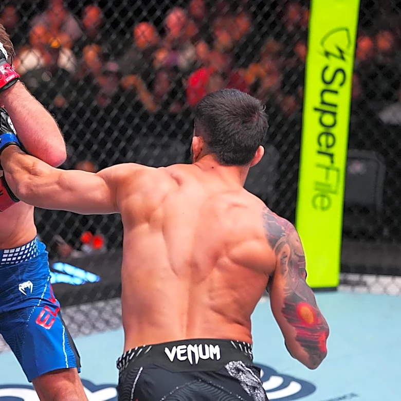 UFC Vegas 120 video: Yadier del Valle spoils Darren Elkins’ final fight with brutal quick knockout