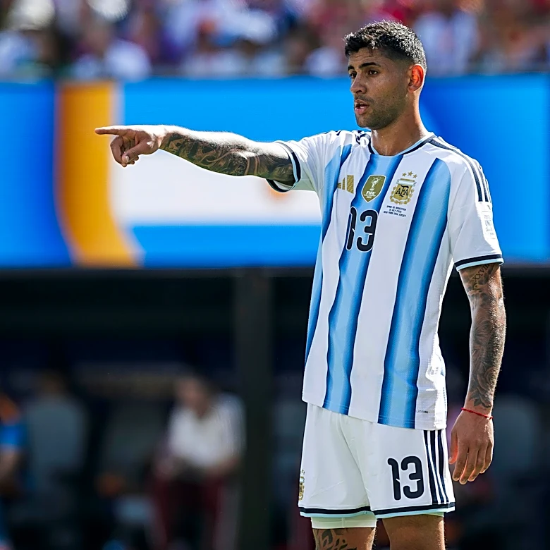 Cristian Romero “waiting for Barcelona” as Hansi Flick weighs up possible Ronald Araujo replacement