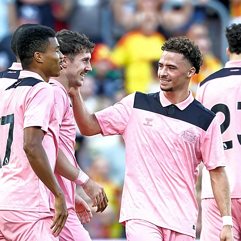 2 Up, 2 Down: Sunderland See Off Lens In A Lively Friendly!