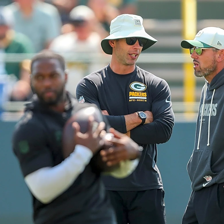 Jonathan Gannon shows new defensive looks in Packers’ Family Night