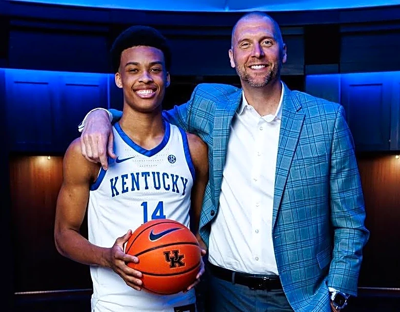 Ryan Hampton returning to Texas for senior season