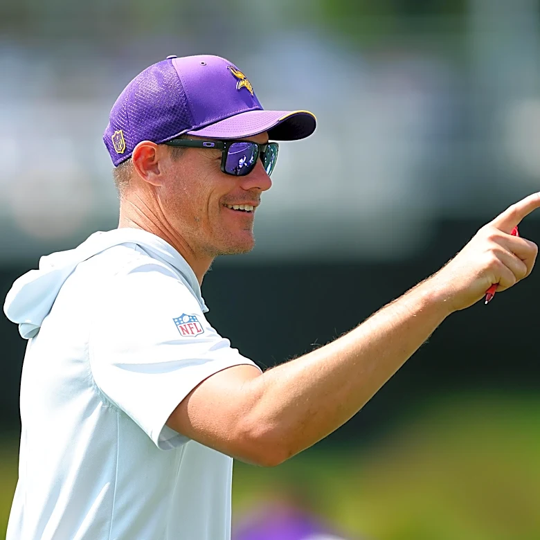 Minnesota Vikings News and Links: Reading The Tea Leaves Of The QB Competition