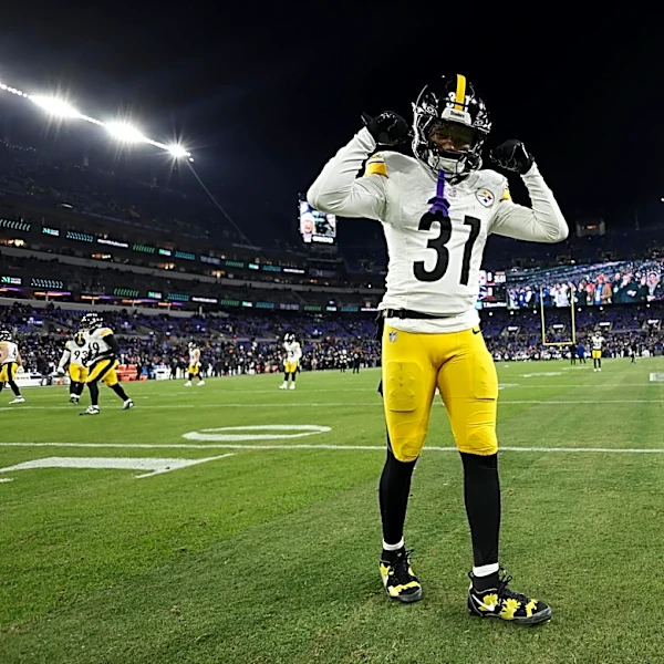 Bears sign their 4th defensive back in 3 days, and a Luther Burden update