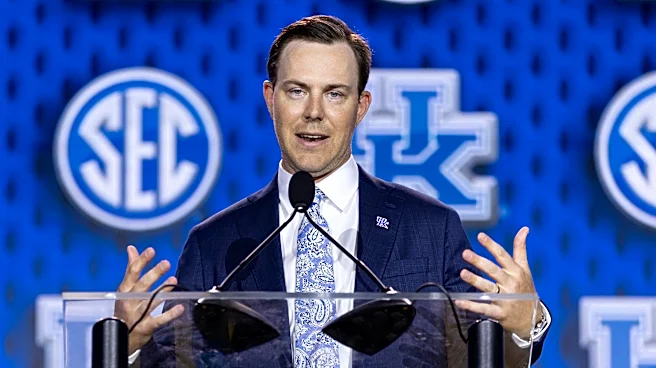 J Batt and Will Stein surprise Kentucky fans with donuts during tailgate setup day