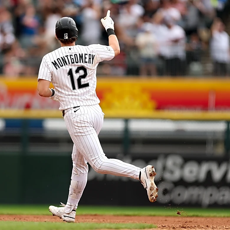 Bullpen shines on rainy day, as White Sox take key series from Guardians