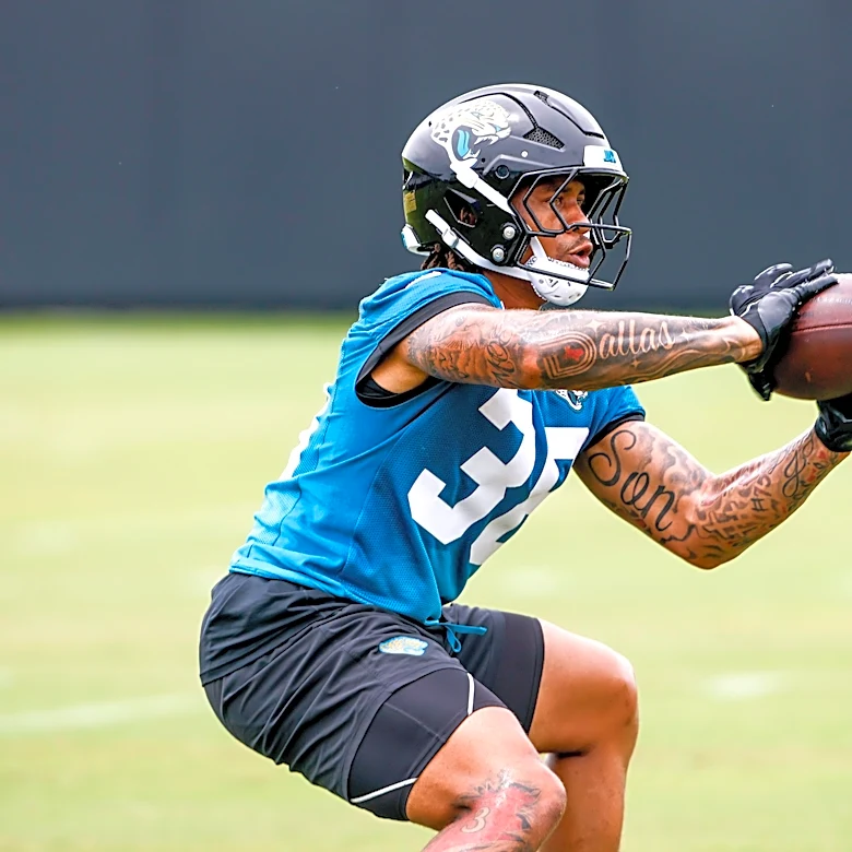 Eagles work out 3 free agents