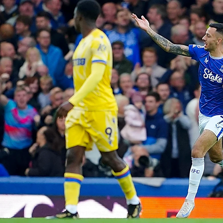 Monday’s Everton News: McNeil swap deal, Barca right back linked