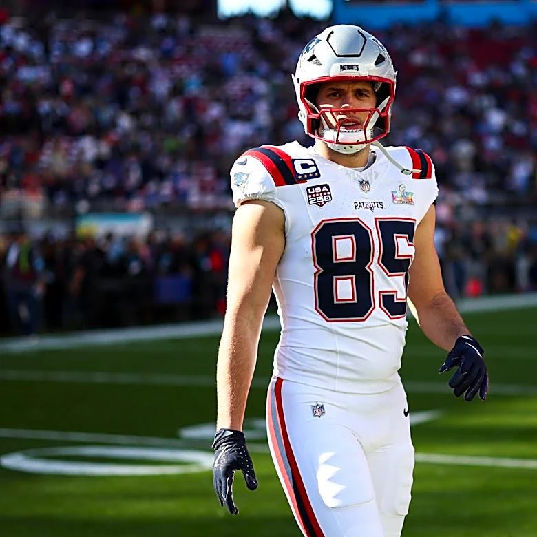 Patriots sign Hunter Henry to contract extension, per report