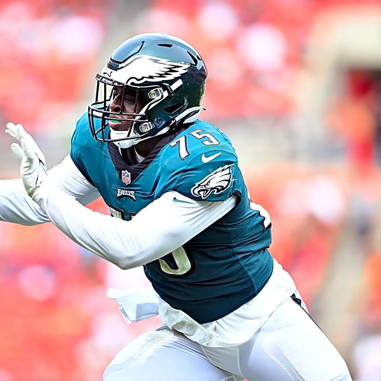 Eagles sign 3 players, including their former draft pick
