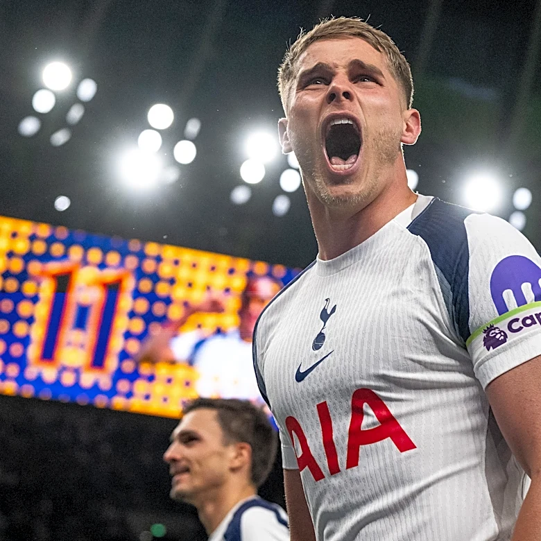 DONE DEAL: Micky Van de Ven signs new five-year contract at Spurs