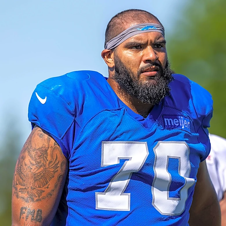 Discussion: What should the Detroit Lions do at center following Cade Mays’ injury?
