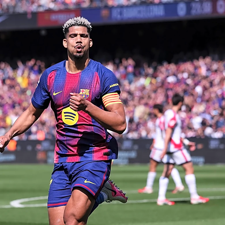 ‘Time for a new challenge’ – Ronald Araujo sends message to Barcelona after completing Liverpool move