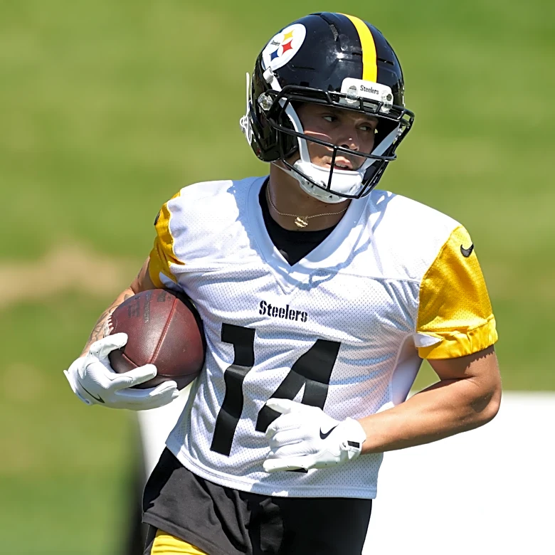 Aaron Rodgers continues to rave about WR Roman Wilson