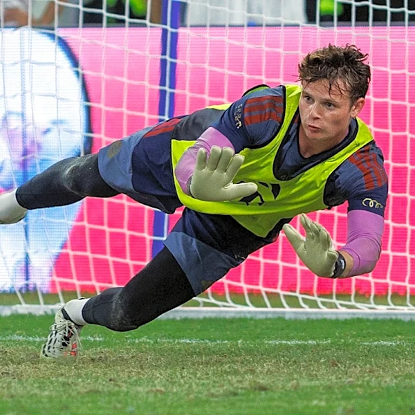 As Vincent Kompany wards Bayern Munich an off day, Jonas Urbig gets to work