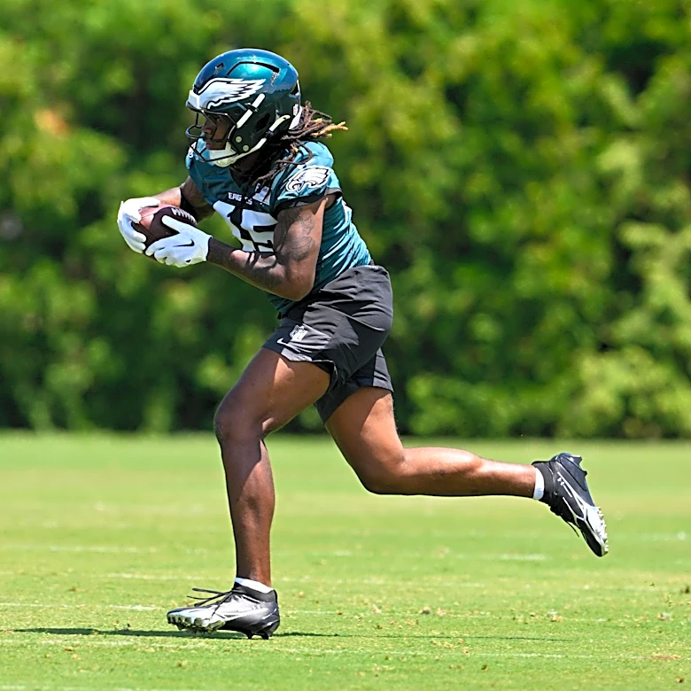 Two former Eagles quickly find new teams