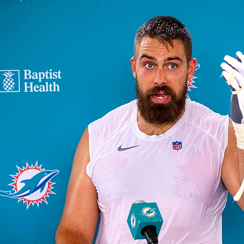 Zach Sieler out of Dolphins practice with injury