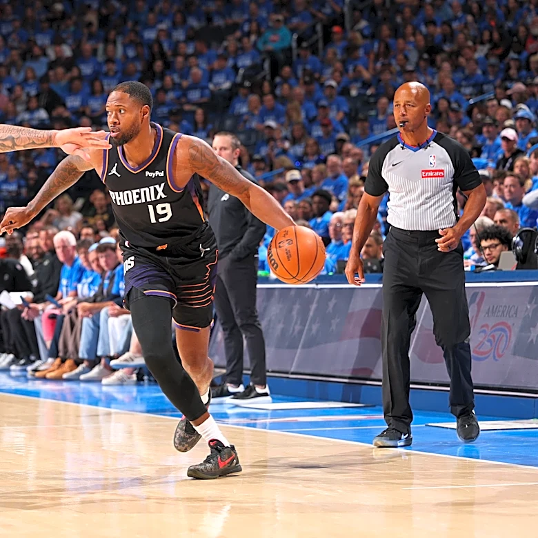 Suns waive Haywood Highsmith and open a roster spot