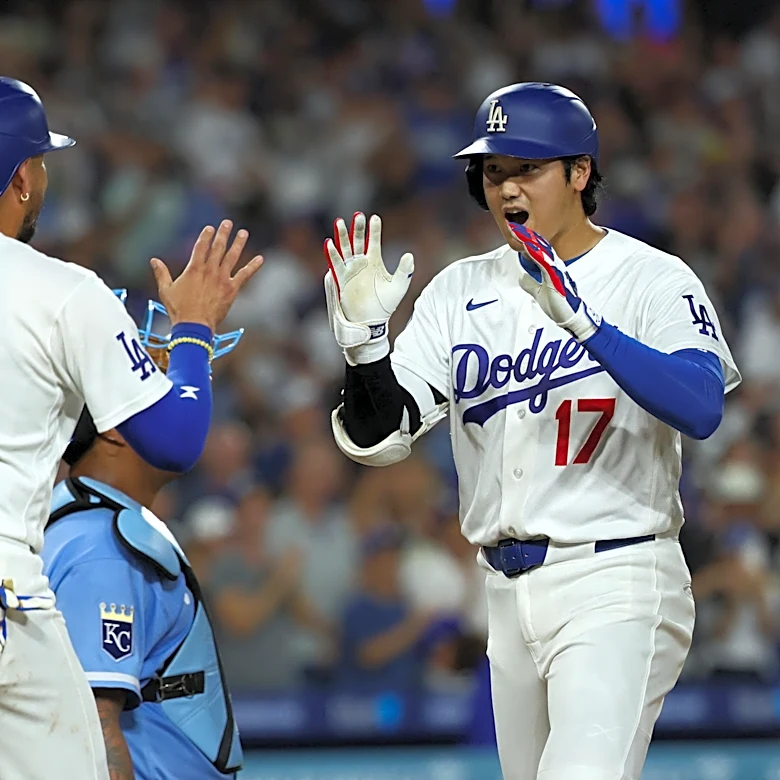 Dodgers use long balls to finish the sweep