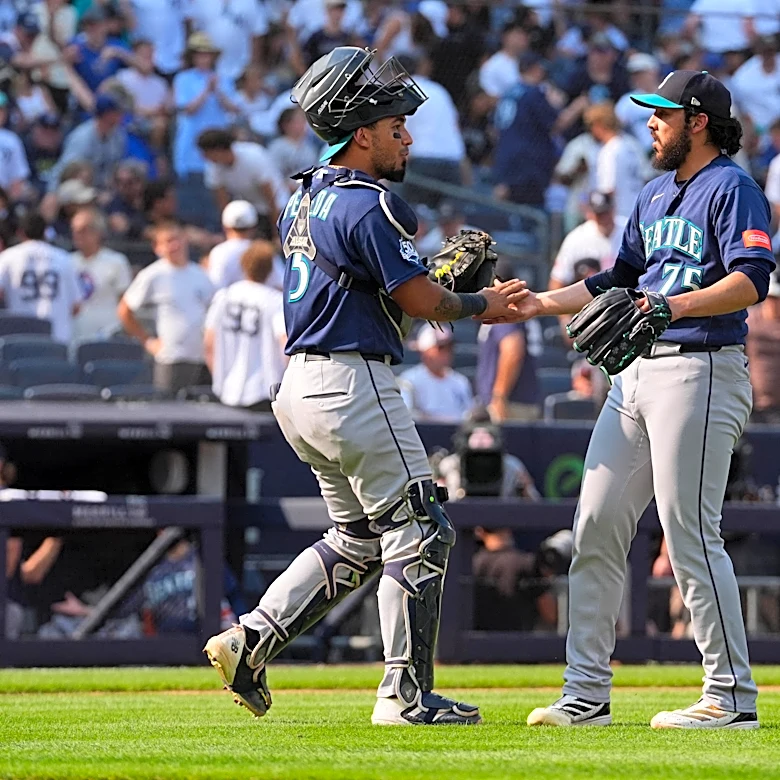 Get Ready With Me: Mariners Win 1-0 in the Background