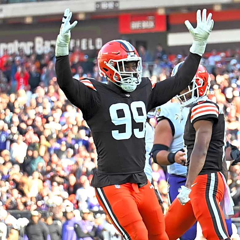 Browns still searching for DE help, work out another familiar face