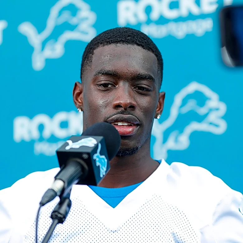 Rams’ rivals sign CB facing 8 felony charges