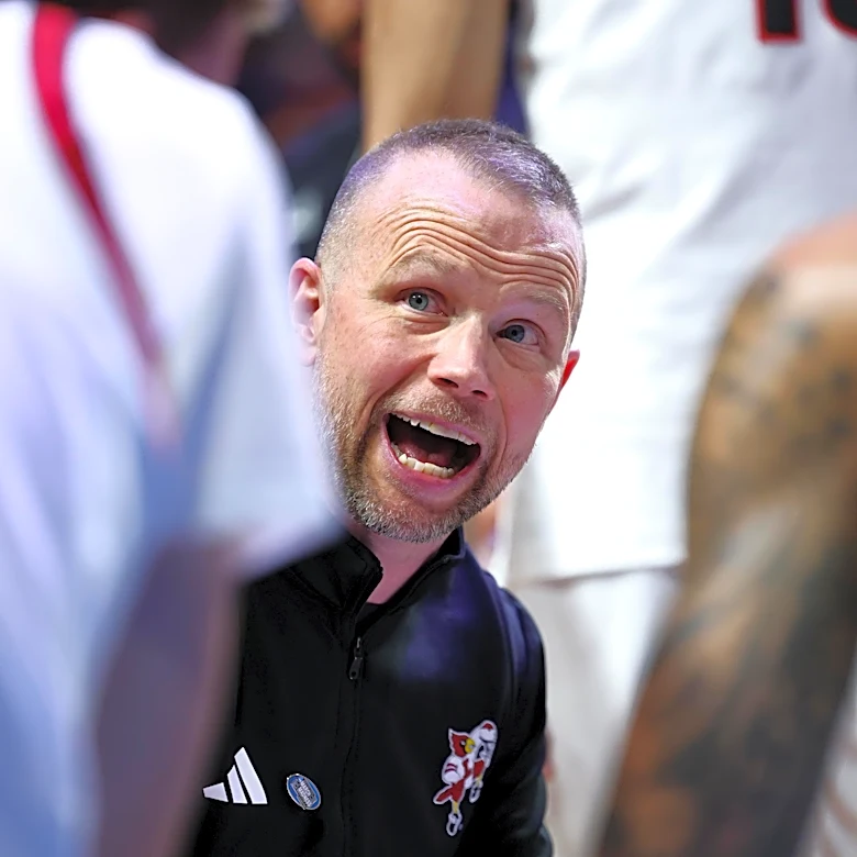 Louisville Basketball is now facing the same pressure Kentucky endured