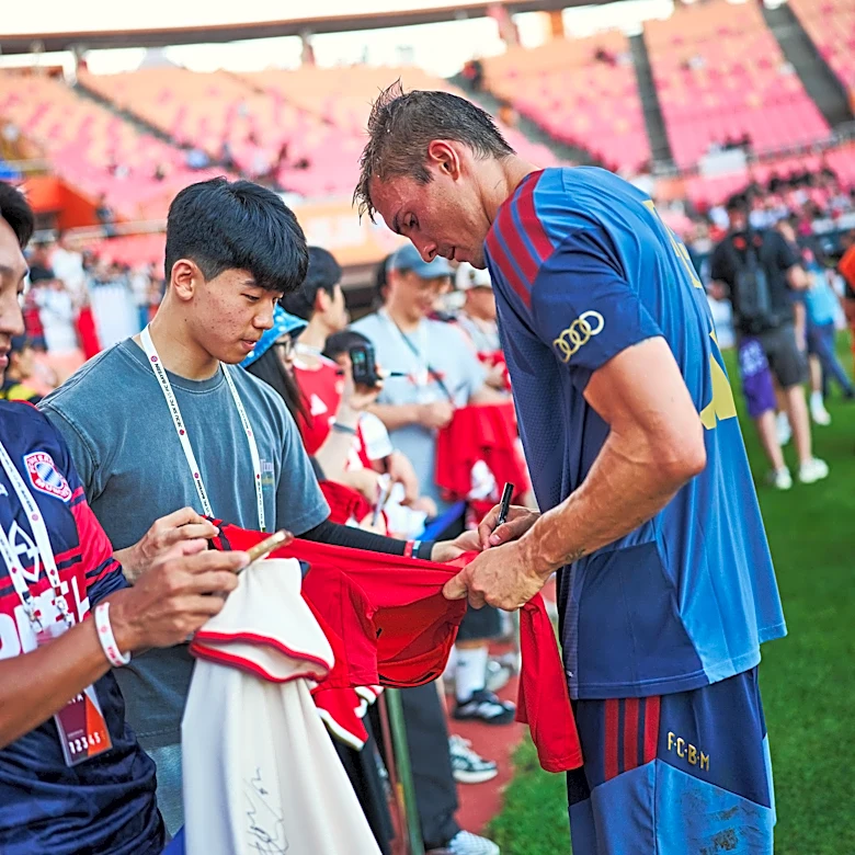 Weekend Warm-up: Bayern Munich still unable to find a taker for João Palhinha; Throwing it back to Pavement; and MORE!