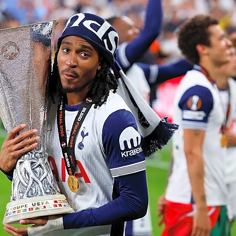 Djed Spence in Italy to complete transfer to Inter Milan