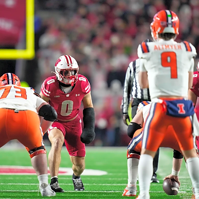 Badgers rising star named to Butkus Award preseason watchlist