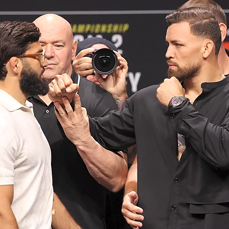 Dana White intervenes to prevent faceoff shenanigans between Arman Tsarukyan and Mauricio Ruffy