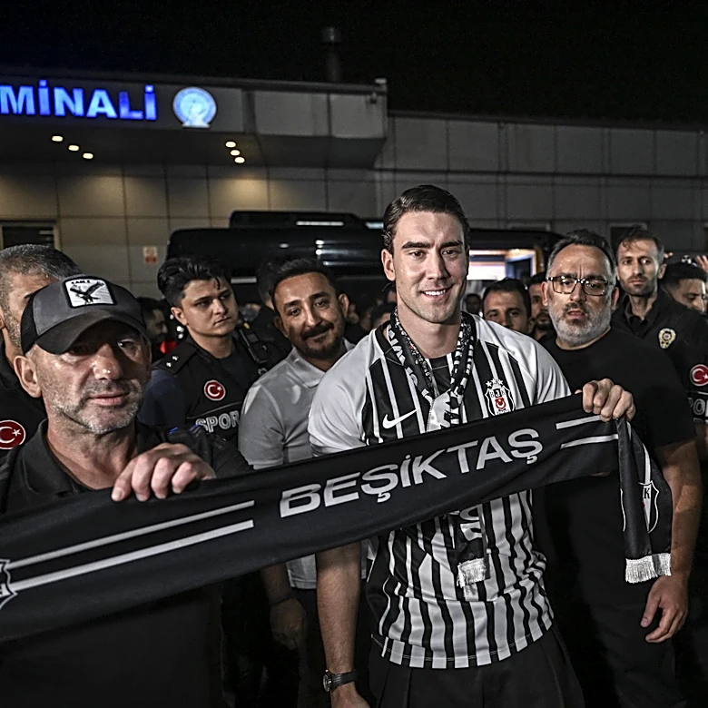 Dušan Vlahović off the table for Barcelona transfer as striker joins Beşiktaş