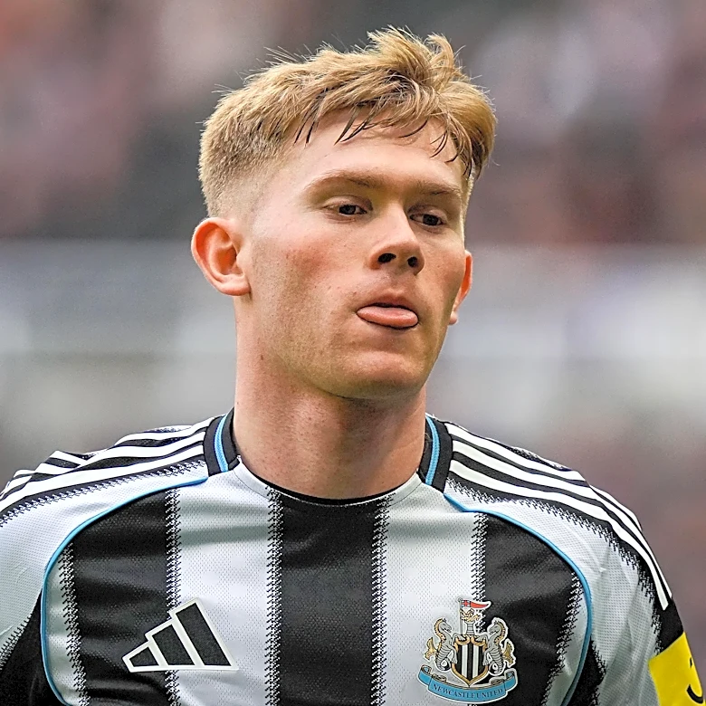 Manchester United Opens Newcastle Talks for Lewis Hall Amid Transfer Push: Breaking