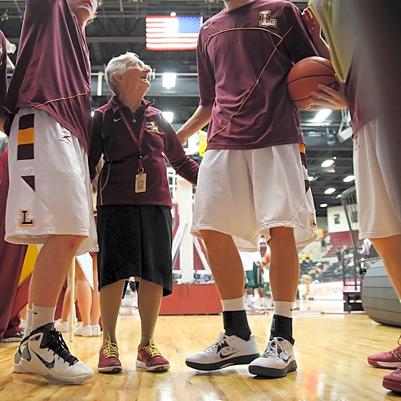 Loyola Chicago set to honor legendary chaplain Sister Jean with statue