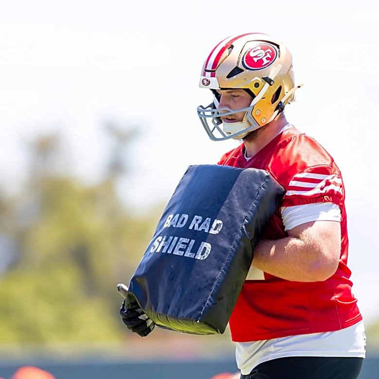 49ers change up their left guard rotation; Mike Evans and Jacob Cowing return