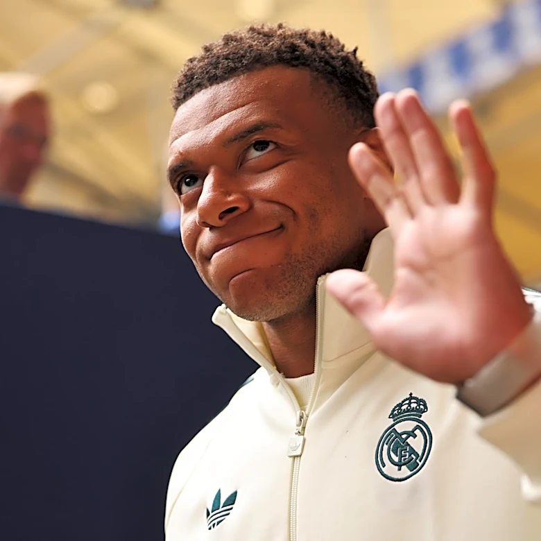 Mbappé starts against Schalke, Diomande on the bench