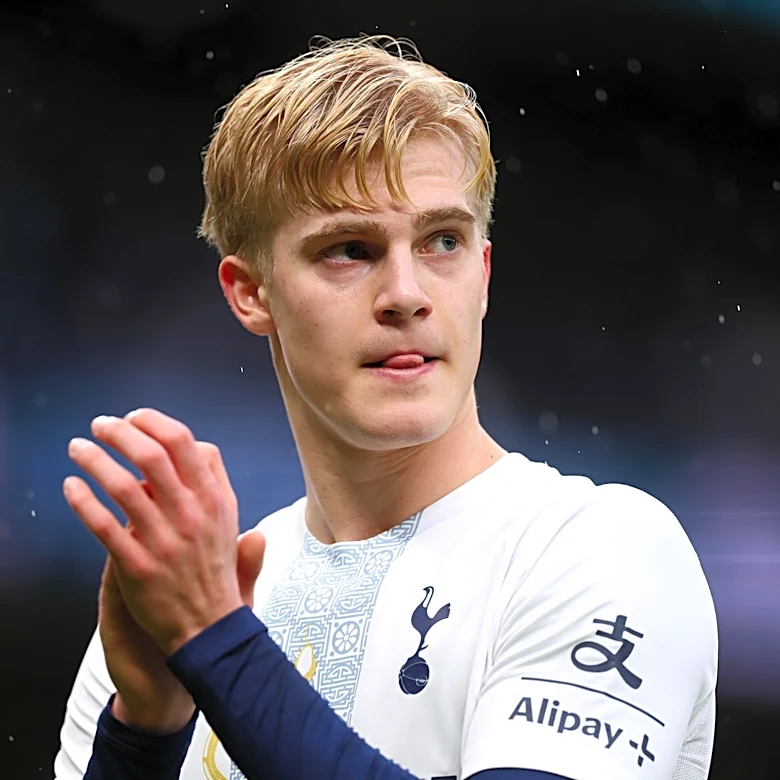 Tottenham’s Lucas Bergvall Situation Changes as Newcastle Prepare Next Move