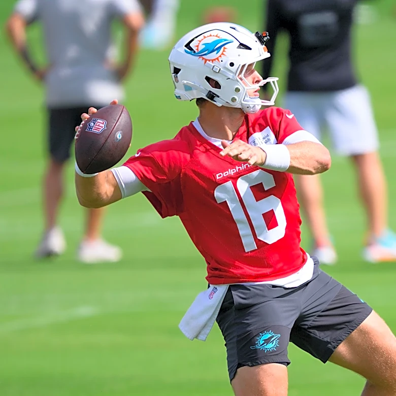 Dolphins bring back QB Mark Gronowski in Sunday roster moves