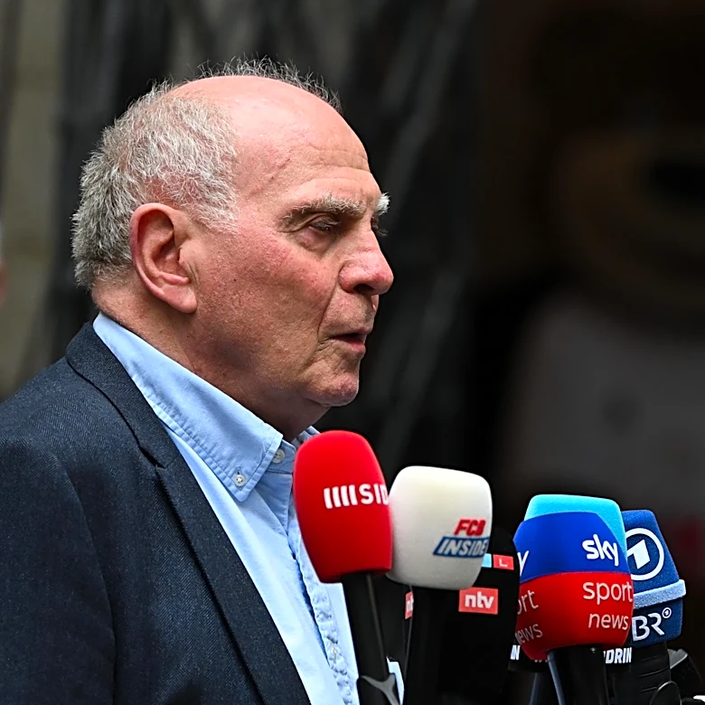 Uli Hoeneß happy to be sounding board for Bayern Munich and elsewhere