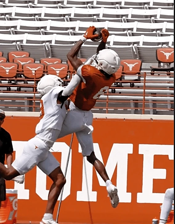 What we can learn from 38 seconds of Texas scrimmage highlights