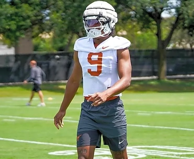 Texas S Jonah Williams on a positive trajectory after offseason surgery