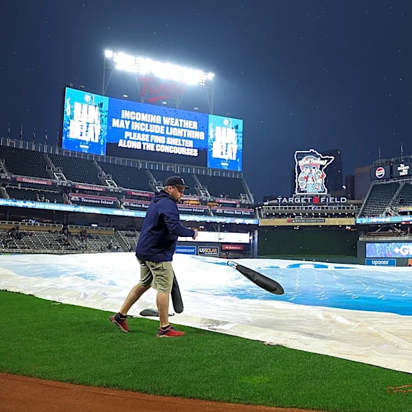 Braves at Twins rain delay chat and discussion