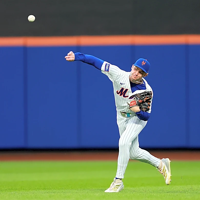 Stellar defense secures a Mets win against Padres