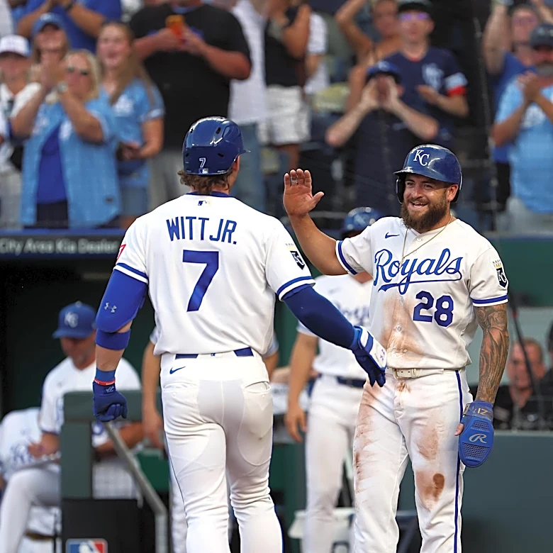 Royals offense explodes in victory over Athletics