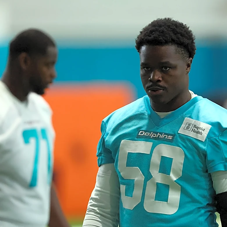 Dolphins bring back Seth Coleman-Lyles