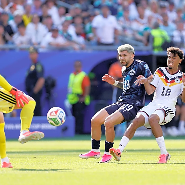 Manuel Neuer eager to see Nathaniel Brown hit stride at Bayern Munich